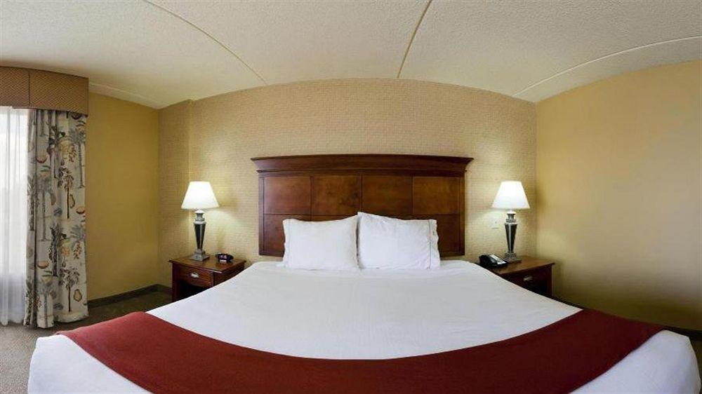 Holiday Inn Express & Suites Bloomington By Ihg Exteriér fotografie