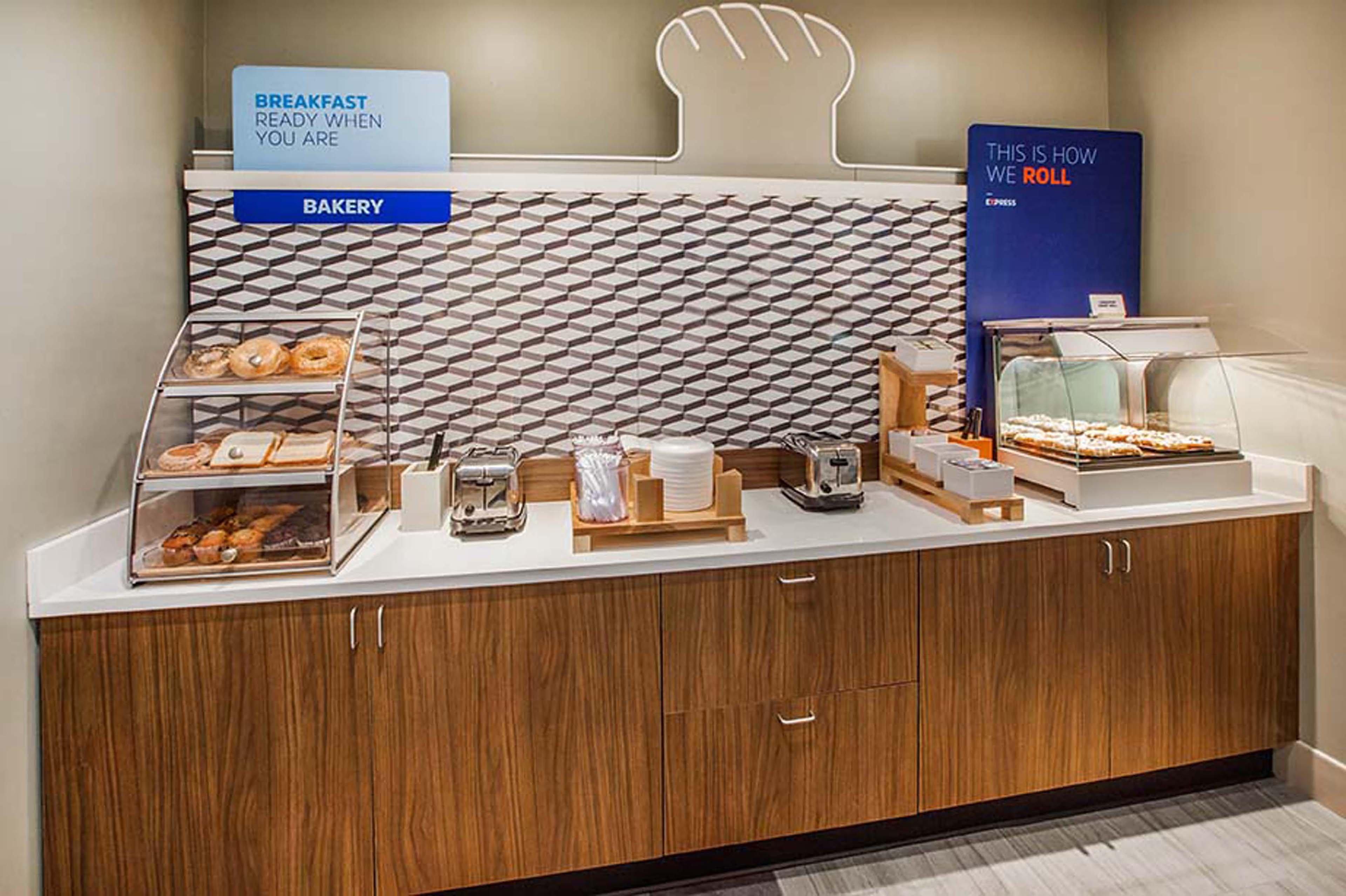 Holiday Inn Express & Suites Bloomington By Ihg Exteriér fotografie