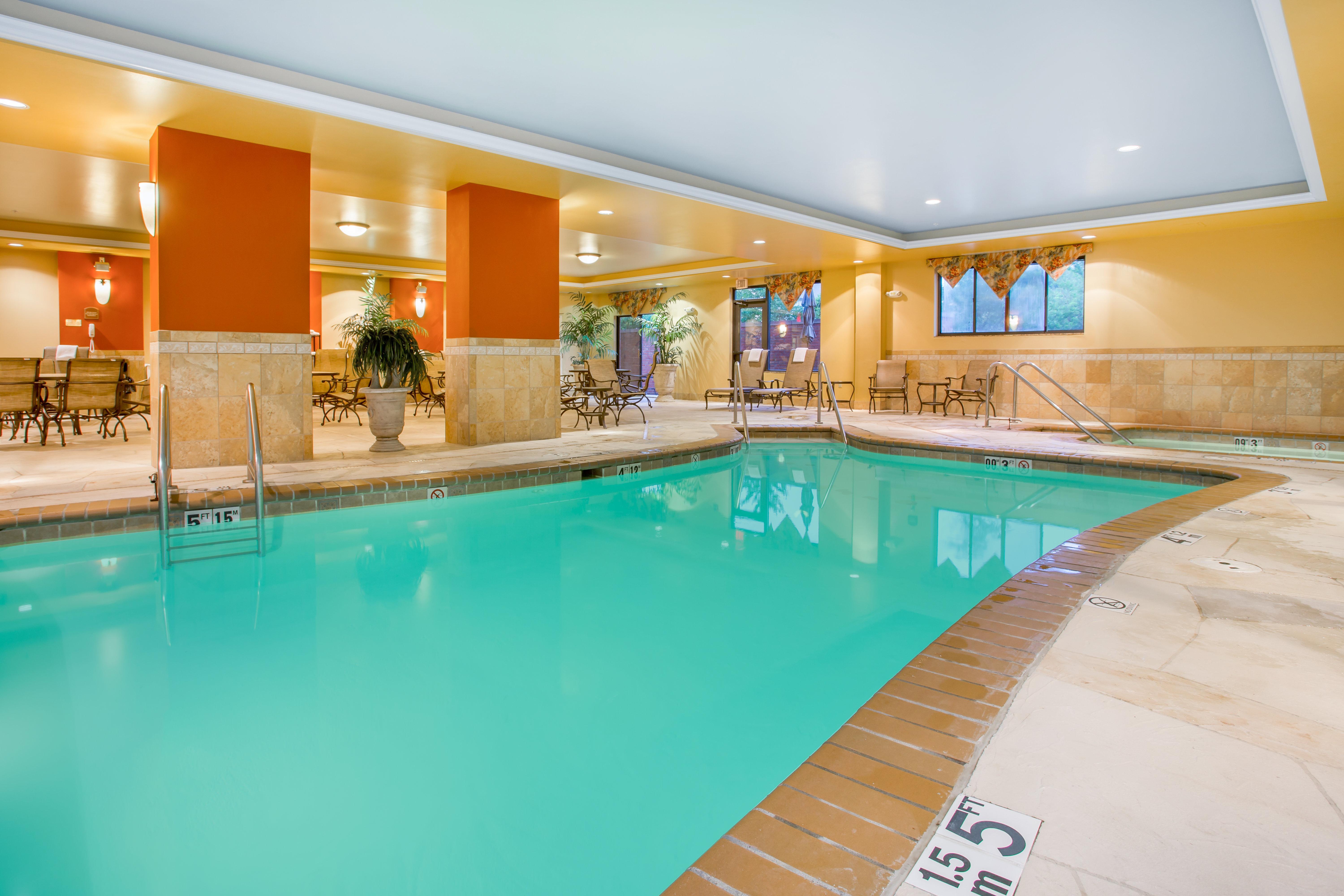 Holiday Inn Express & Suites Bloomington By Ihg Exteriér fotografie