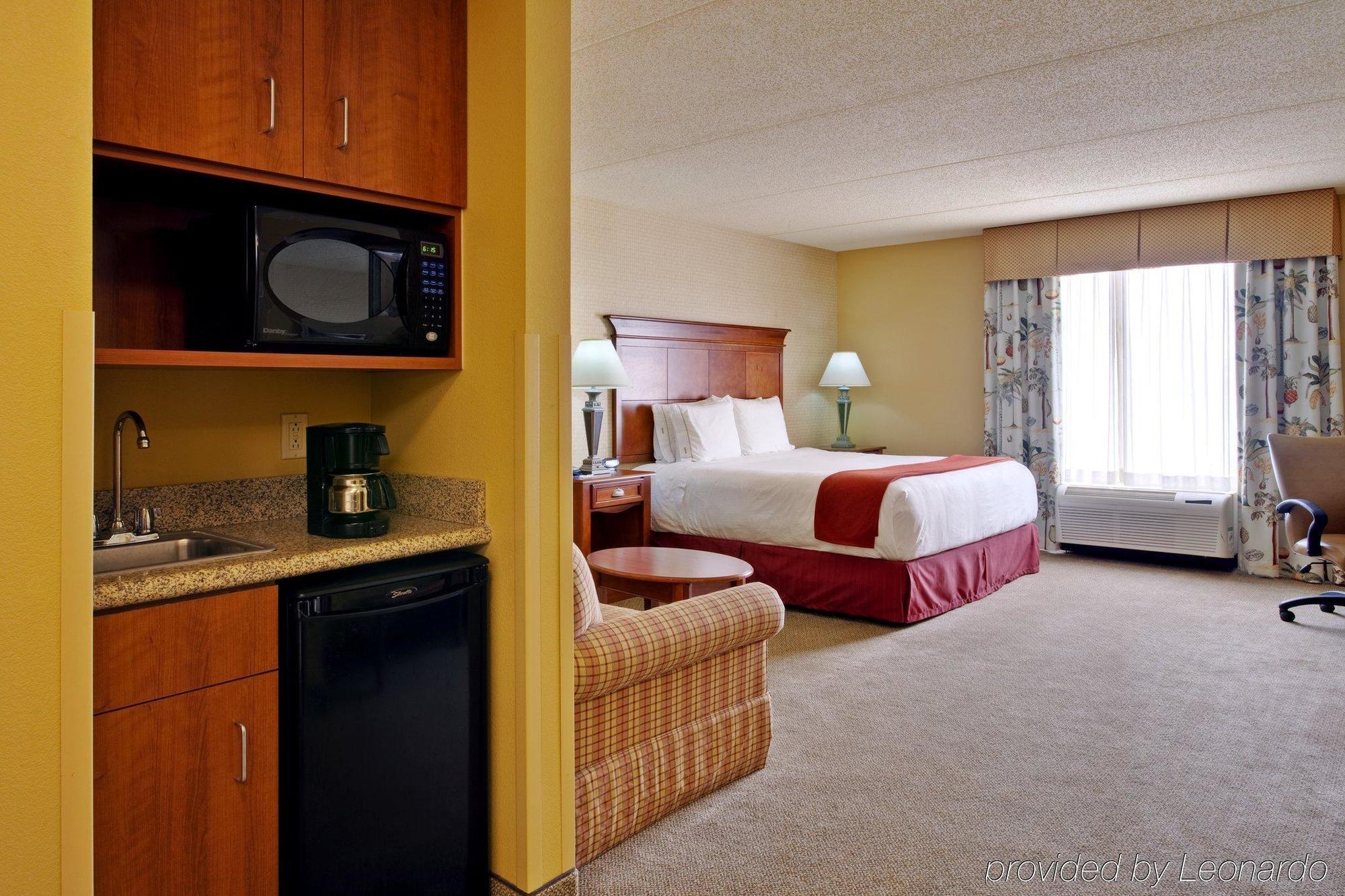 Holiday Inn Express & Suites Bloomington By Ihg Pokoj fotografie