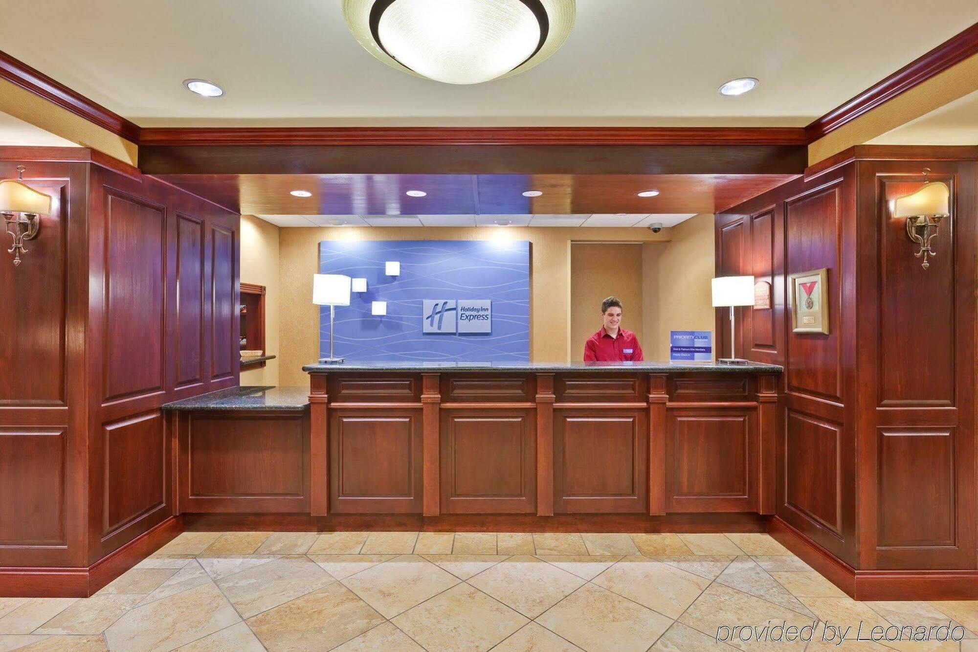 Holiday Inn Express & Suites Bloomington By Ihg Exteriér fotografie